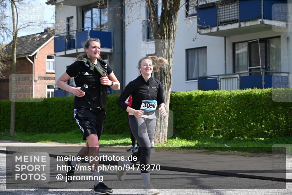 12.04.2026 - 45. Internationalen Wilhelmsburger Insellauf J. Mangold http://msf.ph/oto/9473270 12.04.2026 11:37:10 Ziel 3050, 3051 meine-sportfotos.de