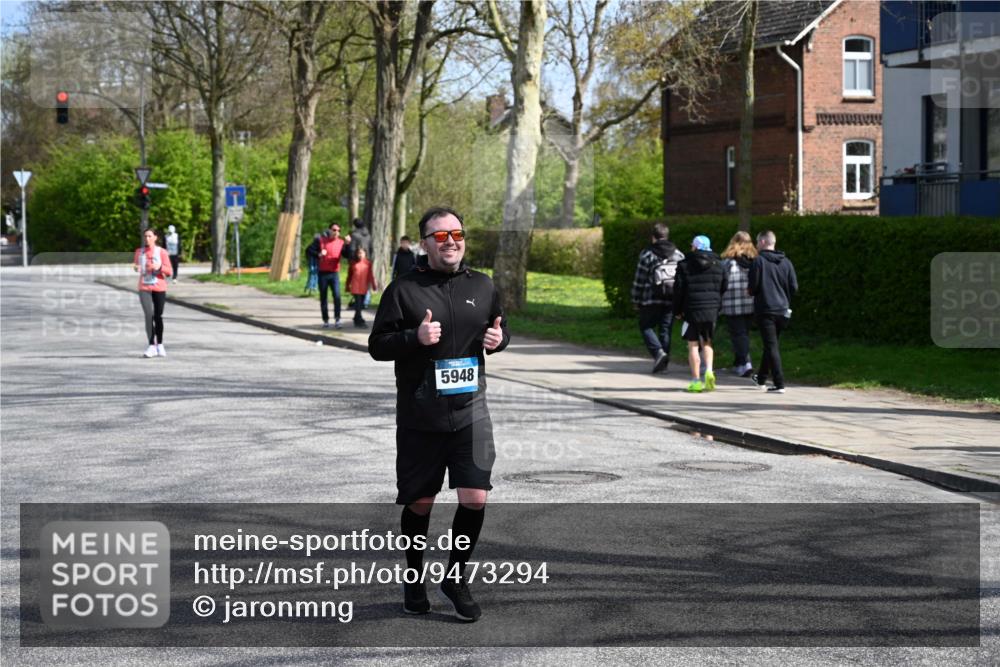 12.04.2026 - 45. Internationalen Wilhelmsburger Insellauf J. Mangold http://msf.ph/oto/9473294 12.04.2026 11:37:53 Ziel 5948, 5655, 5655, 5656 meine-sportfotos.de