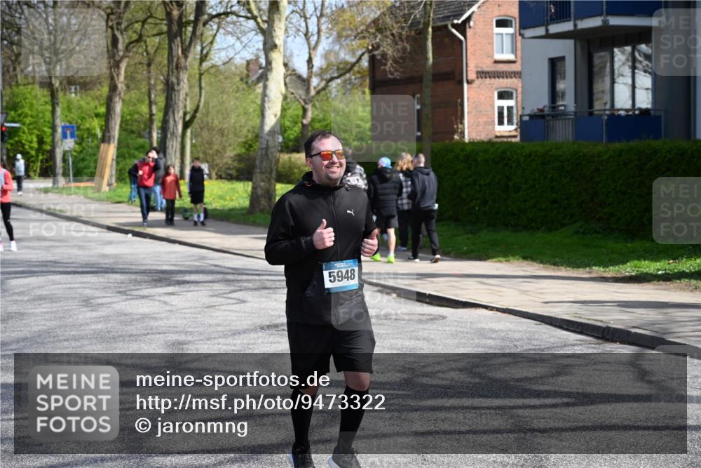 12.04.2026 - 45. Internationalen Wilhelmsburger Insellauf J. Mangold http://msf.ph/oto/9473322 12.04.2026 11:37:53 Ziel 5948, 5655, 5655, 5656 meine-sportfotos.de