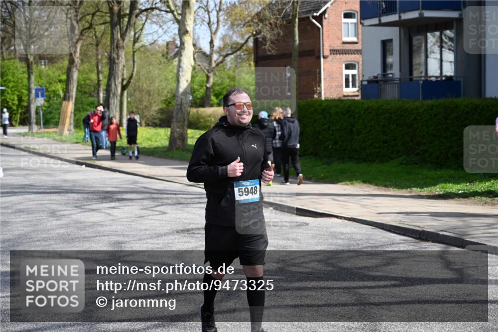 12.04.2026 - 45. Internationalen Wilhelmsburger Insellauf J. Mangold http://msf.ph/oto/9473325 12.04.2026 11:37:53 Ziel 5948, 5655, 5655, 5656 meine-sportfotos.de