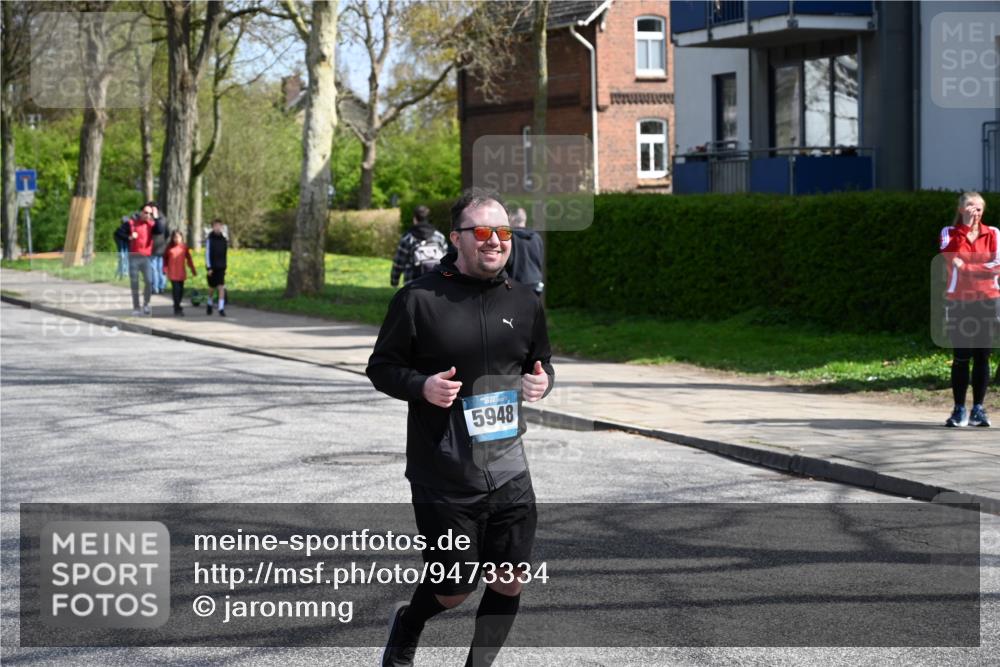 12.04.2026 - 45. Internationalen Wilhelmsburger Insellauf J. Mangold http://msf.ph/oto/9473334 12.04.2026 11:37:54 Ziel 5948, 5655, 5656, 5656 meine-sportfotos.de