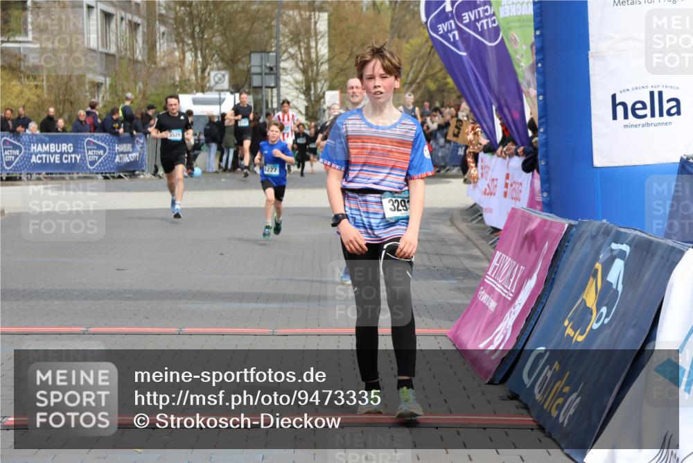 12.04.2026 - 45. Internationalen Wilhelmsburger Insellauf Strokosch-Dieckow http://msf.ph/oto/9473335 12.04.2026 12:54:05 Ziel 3293, 4317, 5227 meine-sportfotos.de