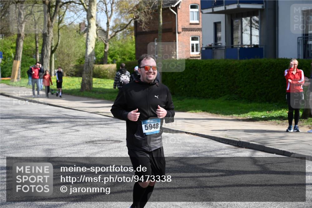 12.04.2026 - 45. Internationalen Wilhelmsburger Insellauf J. Mangold http://msf.ph/oto/9473338 12.04.2026 11:37:54 Ziel 5948, 5655, 5656, 5656 meine-sportfotos.de