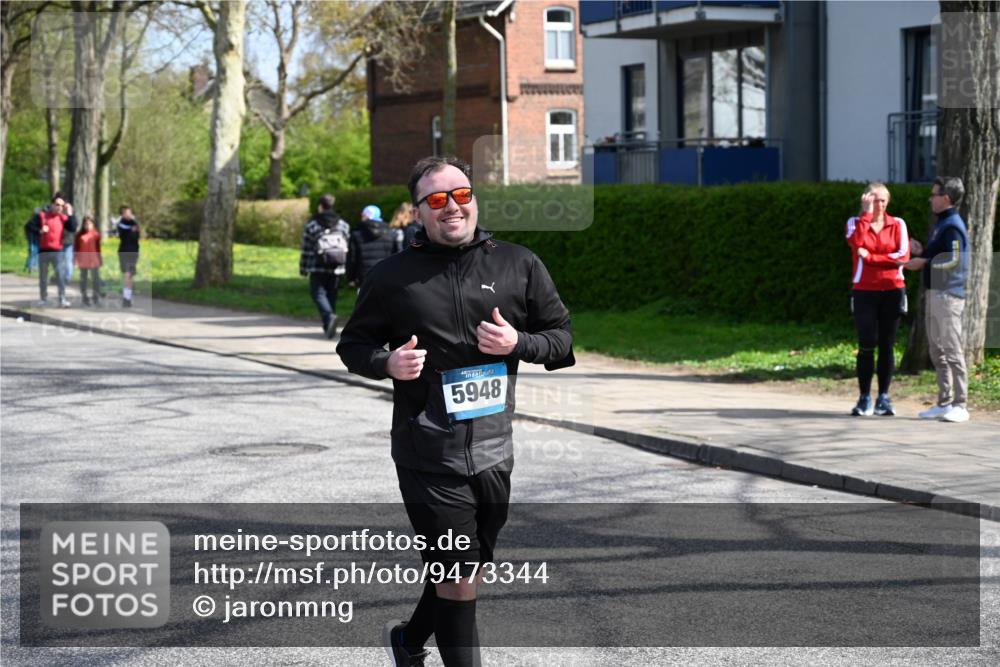 12.04.2026 - 45. Internationalen Wilhelmsburger Insellauf J. Mangold http://msf.ph/oto/9473344 12.04.2026 11:37:54 Ziel 5948, 5655, 5656, 5656 meine-sportfotos.de