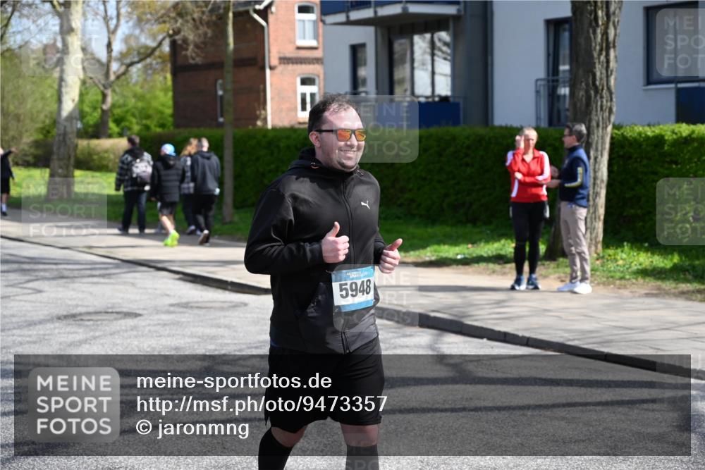 12.04.2026 - 45. Internationalen Wilhelmsburger Insellauf J. Mangold http://msf.ph/oto/9473357 12.04.2026 11:37:54 Ziel 5948, 5655, 5656, 5656 meine-sportfotos.de