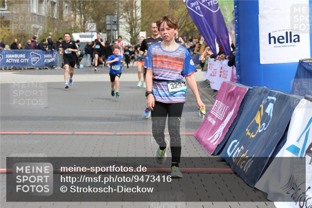 12.04.2026 - 45. Internationalen Wilhelmsburger Insellauf Strokosch-Dieckow http://msf.ph/oto/9473416 12.04.2026 12:54:05 Ziel 3293, 4317, 5227 meine-sportfotos.de