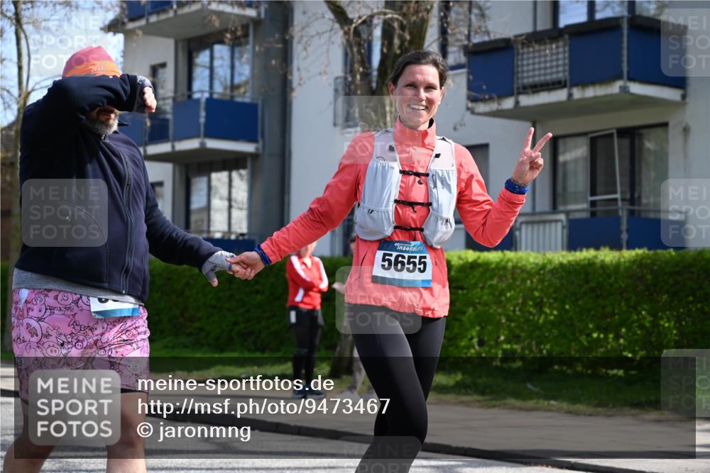 12.04.2026 - 45. Internationalen Wilhelmsburger Insellauf J. Mangold http://msf.ph/oto/9473467 12.04.2026 11:38:03 Ziel 5948, 5655, 5656, 3354 meine-sportfotos.de