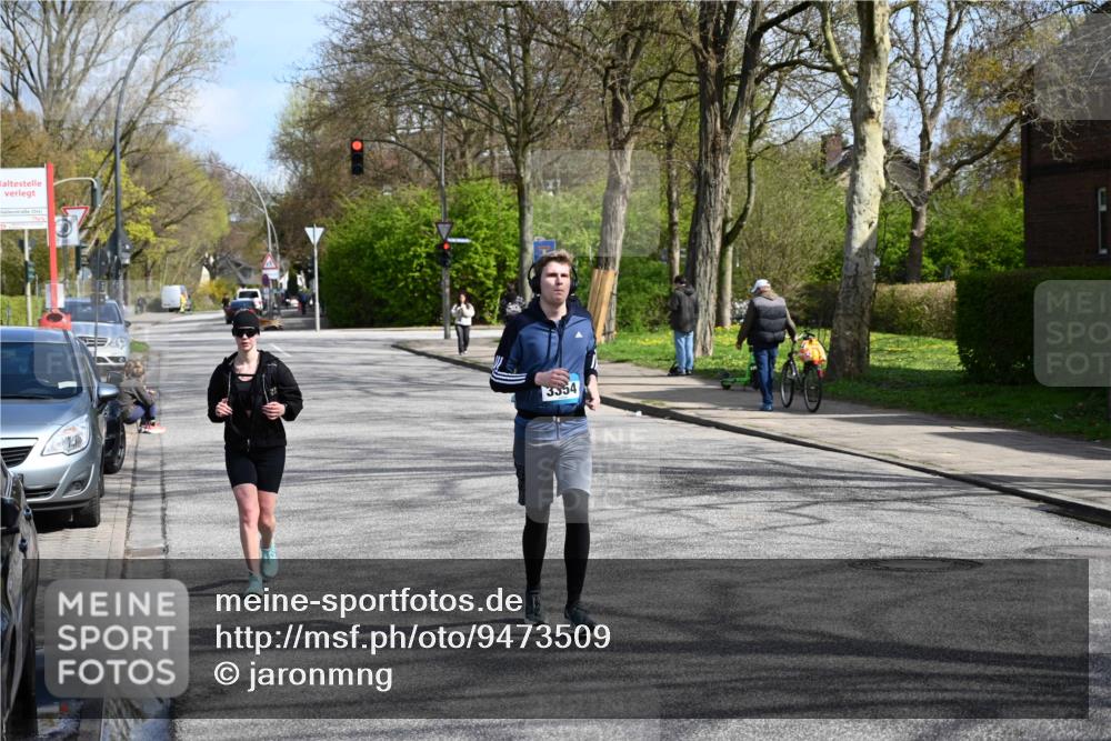 12.04.2026 - 45. Internationalen Wilhelmsburger Insellauf J. Mangold http://msf.ph/oto/9473509 12.04.2026 11:38:26 Ziel 5655, 5656, 3354, 2955 meine-sportfotos.de
