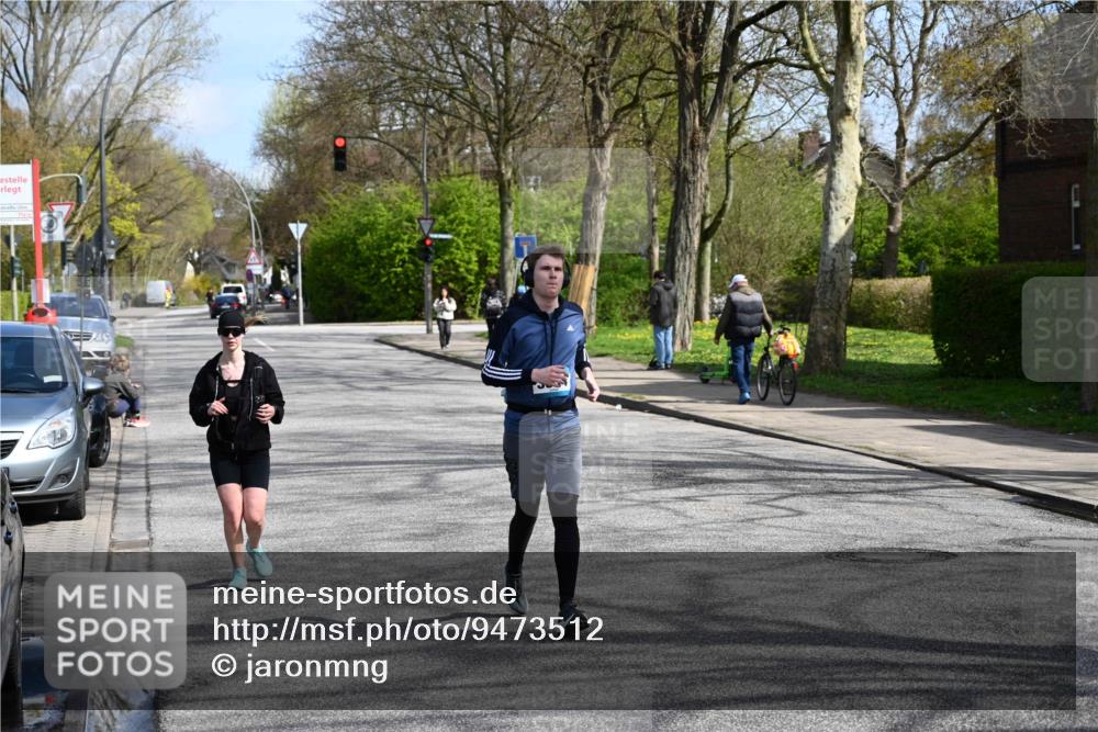 12.04.2026 - 45. Internationalen Wilhelmsburger Insellauf J. Mangold http://msf.ph/oto/9473512 12.04.2026 11:38:26 Ziel 5655, 5656, 3354, 2955 meine-sportfotos.de
