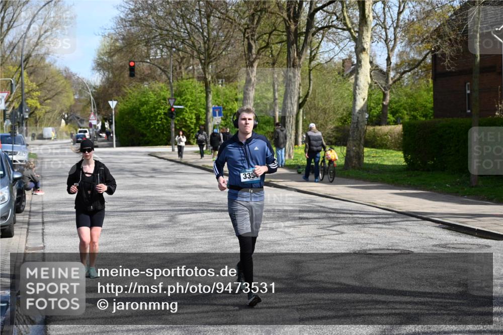 12.04.2026 - 45. Internationalen Wilhelmsburger Insellauf J. Mangold http://msf.ph/oto/9473531 12.04.2026 11:38:27 Ziel 5655, 5656, 3354, 2955 meine-sportfotos.de