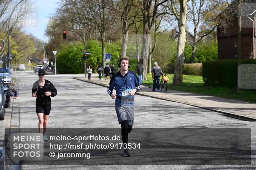 12.04.2026 - 45. Internationalen Wilhelmsburger Insellauf J. Mangold http://msf.ph/oto/9473534 12.04.2026 11:38:27 Ziel 5655, 5656, 3354, 2955 meine-sportfotos.de