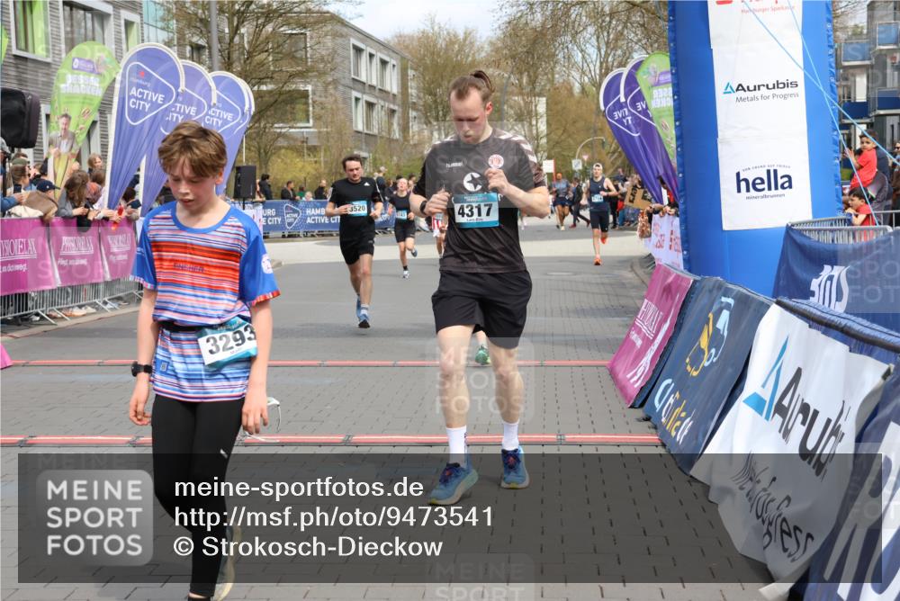 12.04.2026 - 45. Internationalen Wilhelmsburger Insellauf Strokosch-Dieckow http://msf.ph/oto/9473541 12.04.2026 12:54:08 Ziel 4317, 5227, 3294, 3520, 5143 meine-sportfotos.de