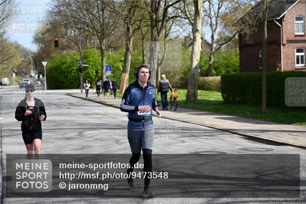 12.04.2026 - 45. Internationalen Wilhelmsburger Insellauf J. Mangold http://msf.ph/oto/9473548 12.04.2026 11:38:27 Ziel 5655, 5656, 3354, 2955 meine-sportfotos.de