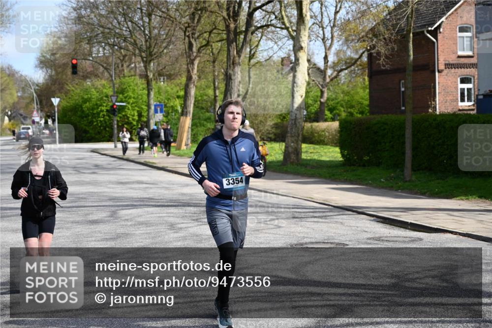 12.04.2026 - 45. Internationalen Wilhelmsburger Insellauf J. Mangold http://msf.ph/oto/9473556 12.04.2026 11:38:28 Ziel 5655, 5656, 3354, 2955, 2955 meine-sportfotos.de