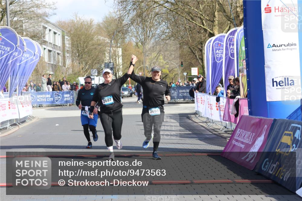 12.04.2026 - 45. Internationalen Wilhelmsburger Insellauf Strokosch-Dieckow http://msf.ph/oto/9473563 12.04.2026 11:30:35 Ziel 2697, 2698, 2476 meine-sportfotos.de