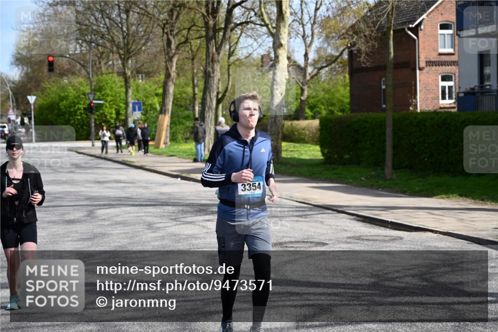 12.04.2026 - 45. Internationalen Wilhelmsburger Insellauf J. Mangold http://msf.ph/oto/9473571 12.04.2026 11:38:28 Ziel 5655, 5656, 3354, 2955, 2955 meine-sportfotos.de