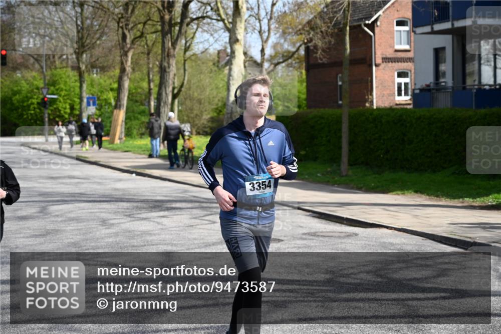12.04.2026 - 45. Internationalen Wilhelmsburger Insellauf J. Mangold http://msf.ph/oto/9473587 12.04.2026 11:38:28 Ziel 5655, 5656, 3354, 2955, 2955 meine-sportfotos.de