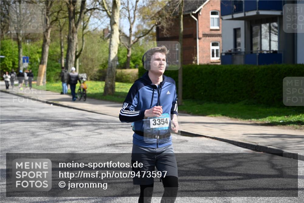 12.04.2026 - 45. Internationalen Wilhelmsburger Insellauf J. Mangold http://msf.ph/oto/9473597 12.04.2026 11:38:29 Ziel 5655, 5656, 3354, 2955 meine-sportfotos.de