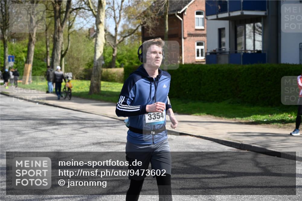 12.04.2026 - 45. Internationalen Wilhelmsburger Insellauf J. Mangold http://msf.ph/oto/9473602 12.04.2026 11:38:29 Ziel 5655, 5656, 3354, 2955 meine-sportfotos.de