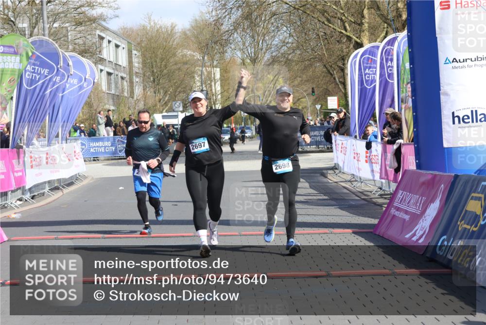12.04.2026 - 45. Internationalen Wilhelmsburger Insellauf Strokosch-Dieckow http://msf.ph/oto/9473640 12.04.2026 11:30:36 Ziel 2697, 2698, 2476 meine-sportfotos.de