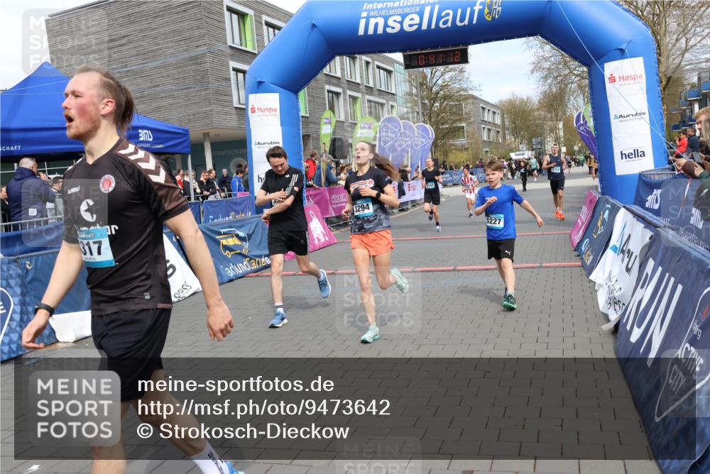 12.04.2026 - 45. Internationalen Wilhelmsburger Insellauf Strokosch-Dieckow http://msf.ph/oto/9473642 12.04.2026 12:54:12 Ziel 5227, 3294, 3520, 5143, 5754, 4592 meine-sportfotos.de