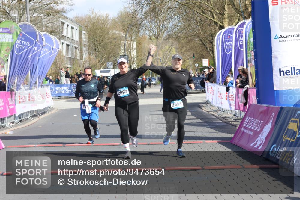 12.04.2026 - 45. Internationalen Wilhelmsburger Insellauf Strokosch-Dieckow http://msf.ph/oto/9473654 12.04.2026 11:30:36 Ziel 2697, 2698, 2476 meine-sportfotos.de