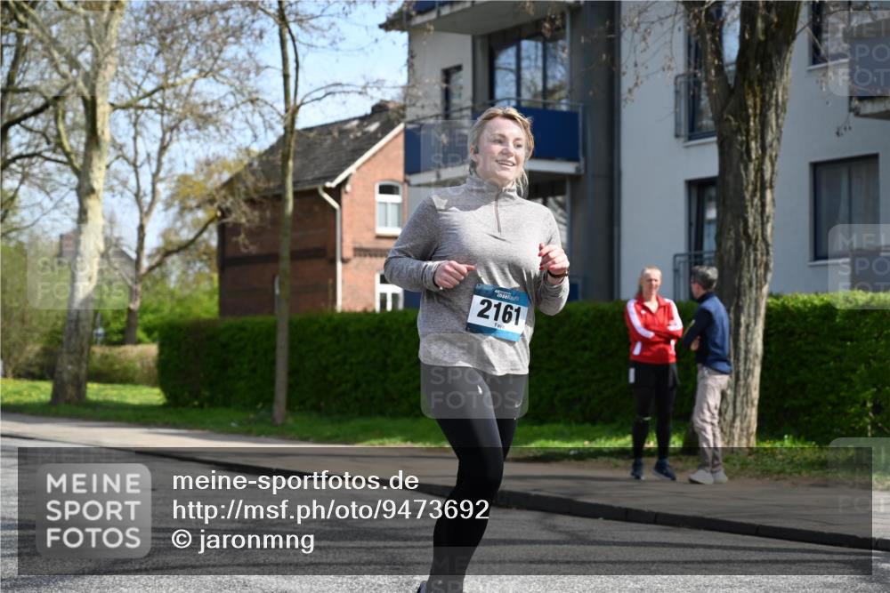 12.04.2026 - 45. Internationalen Wilhelmsburger Insellauf J. Mangold http://msf.ph/oto/9473692 12.04.2026 11:40:08 Ziel 2161, 2872, 4981 meine-sportfotos.de