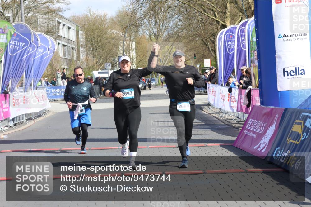 12.04.2026 - 45. Internationalen Wilhelmsburger Insellauf Strokosch-Dieckow http://msf.ph/oto/9473744 12.04.2026 11:30:36 Ziel 2697, 2698, 2476 meine-sportfotos.de