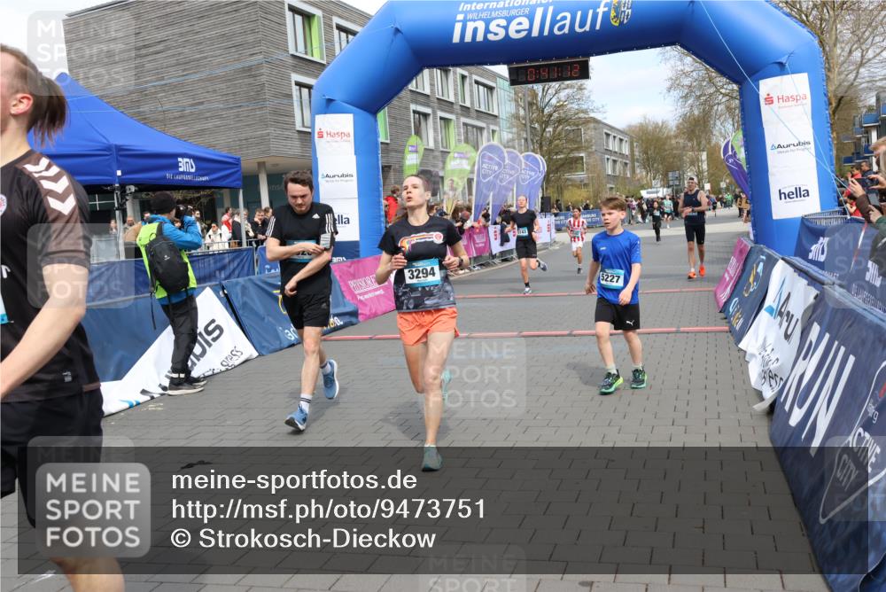 12.04.2026 - 45. Internationalen Wilhelmsburger Insellauf Strokosch-Dieckow http://msf.ph/oto/9473751 12.04.2026 12:54:12 Ziel 5227, 3294, 3520, 5143, 5754, 4592 meine-sportfotos.de