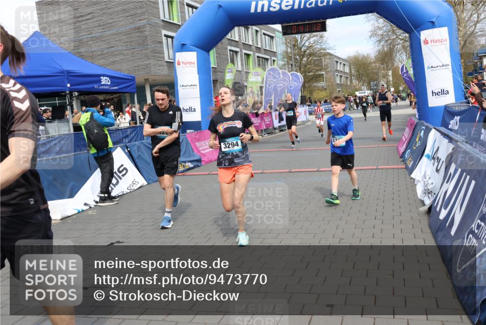 12.04.2026 - 45. Internationalen Wilhelmsburger Insellauf Strokosch-Dieckow http://msf.ph/oto/9473770 12.04.2026 12:54:12 Ziel 5227, 3294, 3520, 5143, 5754, 4592 meine-sportfotos.de