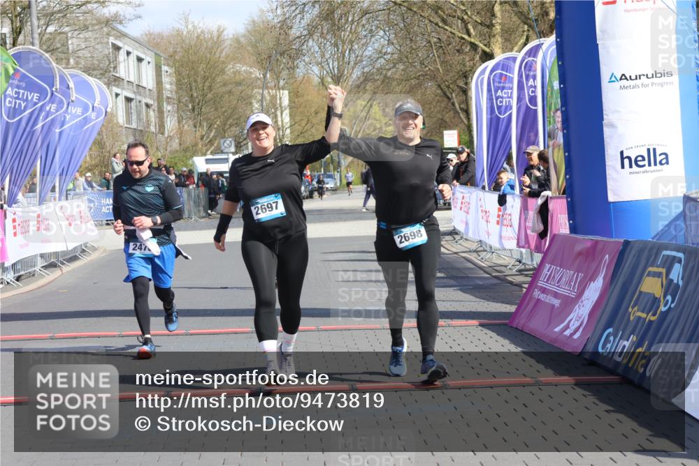 12.04.2026 - 45. Internationalen Wilhelmsburger Insellauf Strokosch-Dieckow http://msf.ph/oto/9473819 12.04.2026 11:30:36 Ziel 2697, 2698, 2476 meine-sportfotos.de