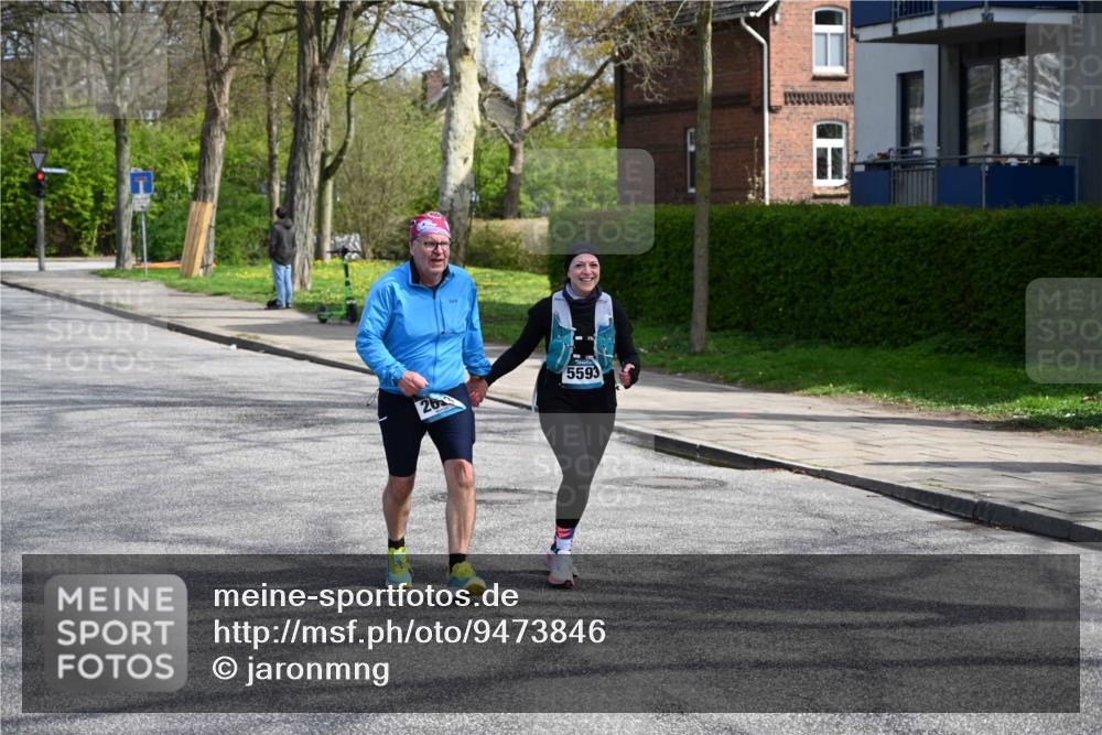 12.04.2026 - 45. Internationalen Wilhelmsburger Insellauf J. Mangold http://msf.ph/oto/9473846 12.04.2026 11:40:55 Ziel 4981, 2693, 5593 meine-sportfotos.de