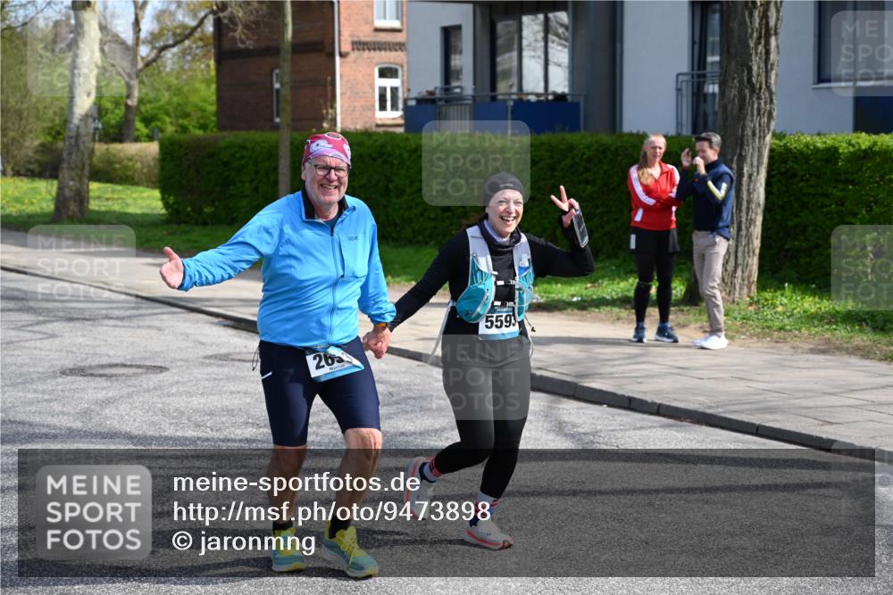 12.04.2026 - 45. Internationalen Wilhelmsburger Insellauf J. Mangold http://msf.ph/oto/9473898 12.04.2026 11:40:56 Ziel 4981, 2693, 5593 meine-sportfotos.de
