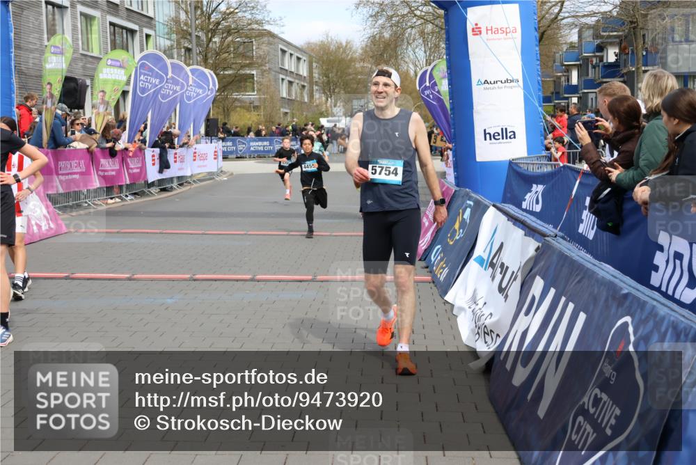 12.04.2026 - 45. Internationalen Wilhelmsburger Insellauf Strokosch-Dieckow http://msf.ph/oto/9473920 12.04.2026 12:54:16 Ziel 5143, 5754, 4592, 4455, 4037, 5784, 5785 meine-sportfotos.de