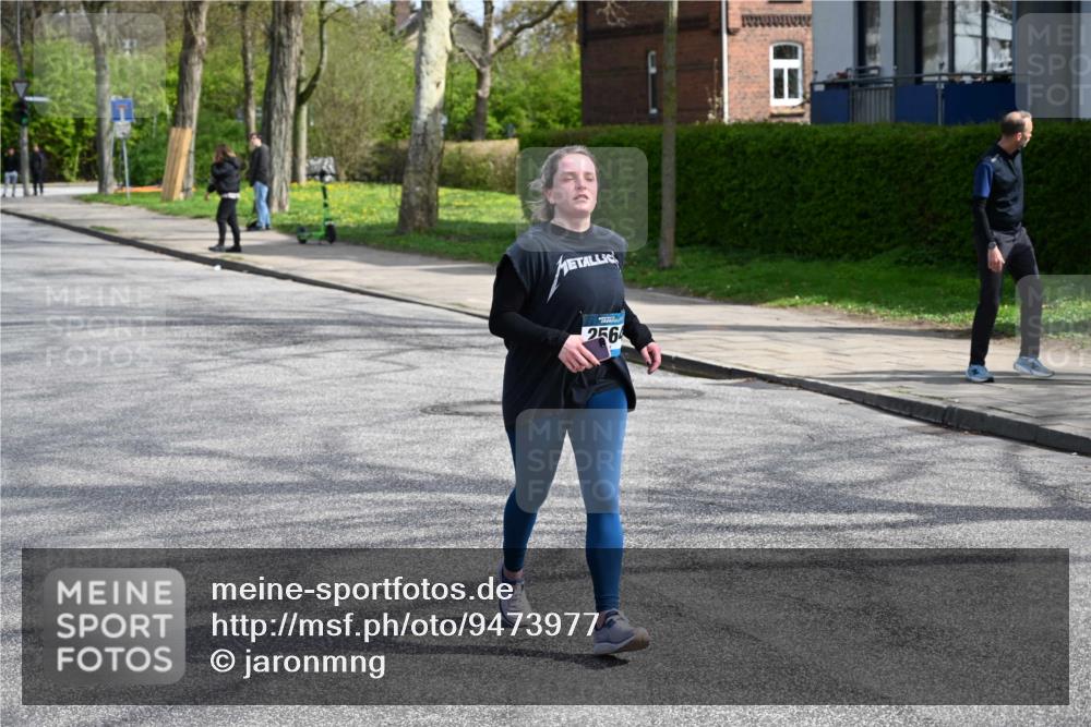 12.04.2026 - 45. Internationalen Wilhelmsburger Insellauf J. Mangold http://msf.ph/oto/9473977 12.04.2026 11:41:46 Ziel 2564, 2722 meine-sportfotos.de