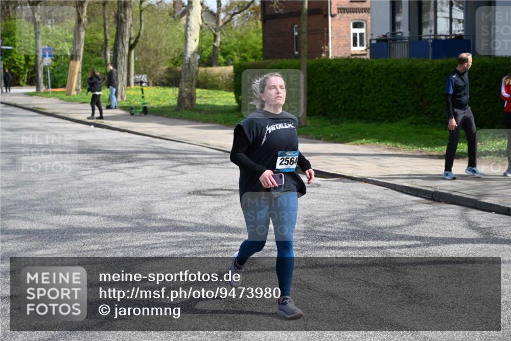 12.04.2026 - 45. Internationalen Wilhelmsburger Insellauf J. Mangold http://msf.ph/oto/9473980 12.04.2026 11:41:46 Ziel 2564, 2722 meine-sportfotos.de