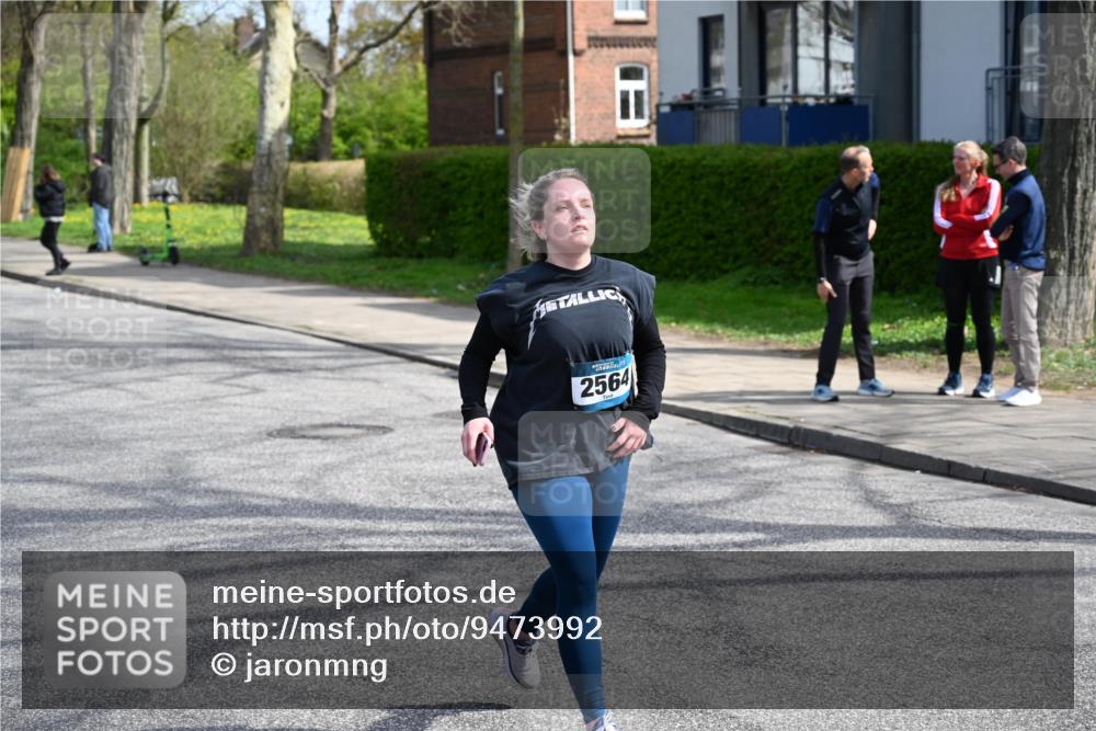 12.04.2026 - 45. Internationalen Wilhelmsburger Insellauf J. Mangold http://msf.ph/oto/9473992 12.04.2026 11:41:46 Ziel 2564, 2722 meine-sportfotos.de