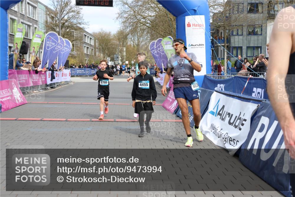12.04.2026 - 45. Internationalen Wilhelmsburger Insellauf Strokosch-Dieckow http://msf.ph/oto/9473994 12.04.2026 12:54:19 Ziel 4455, 4037, 5784, 5785, 4658 meine-sportfotos.de