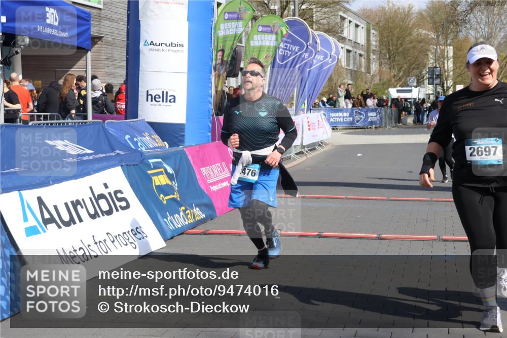 12.04.2026 - 45. Internationalen Wilhelmsburger Insellauf Strokosch-Dieckow http://msf.ph/oto/9474016 12.04.2026 11:30:38 Ziel 2697, 2698, 2476, 2498 meine-sportfotos.de