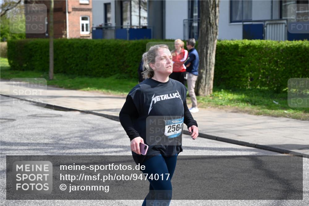 12.04.2026 - 45. Internationalen Wilhelmsburger Insellauf J. Mangold http://msf.ph/oto/9474017 12.04.2026 11:41:47 Ziel 2564, 2722 meine-sportfotos.de