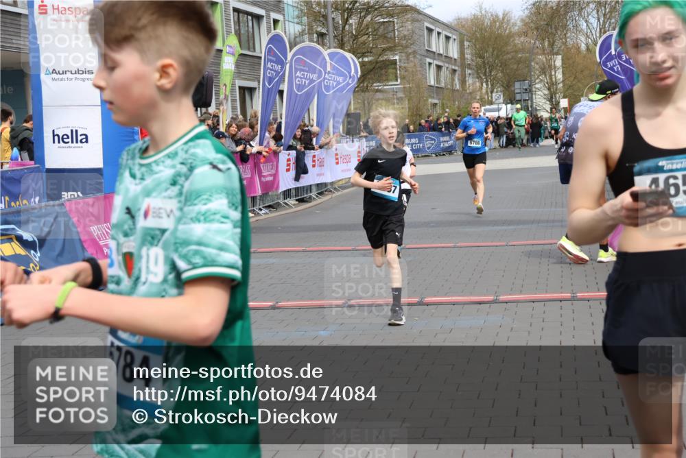 12.04.2026 - 45. Internationalen Wilhelmsburger Insellauf Strokosch-Dieckow http://msf.ph/oto/9474084 12.04.2026 12:54:27 Ziel 5787, 3254, 5788 meine-sportfotos.de