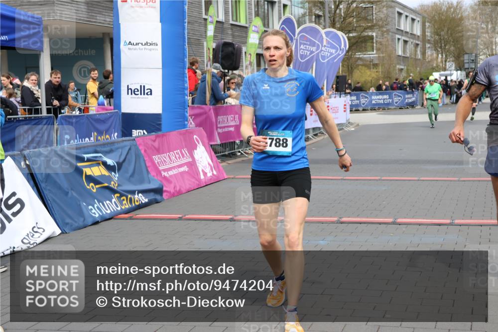 12.04.2026 - 45. Internationalen Wilhelmsburger Insellauf Strokosch-Dieckow http://msf.ph/oto/9474204 12.04.2026 12:54:32 Ziel 3254, 5788 meine-sportfotos.de