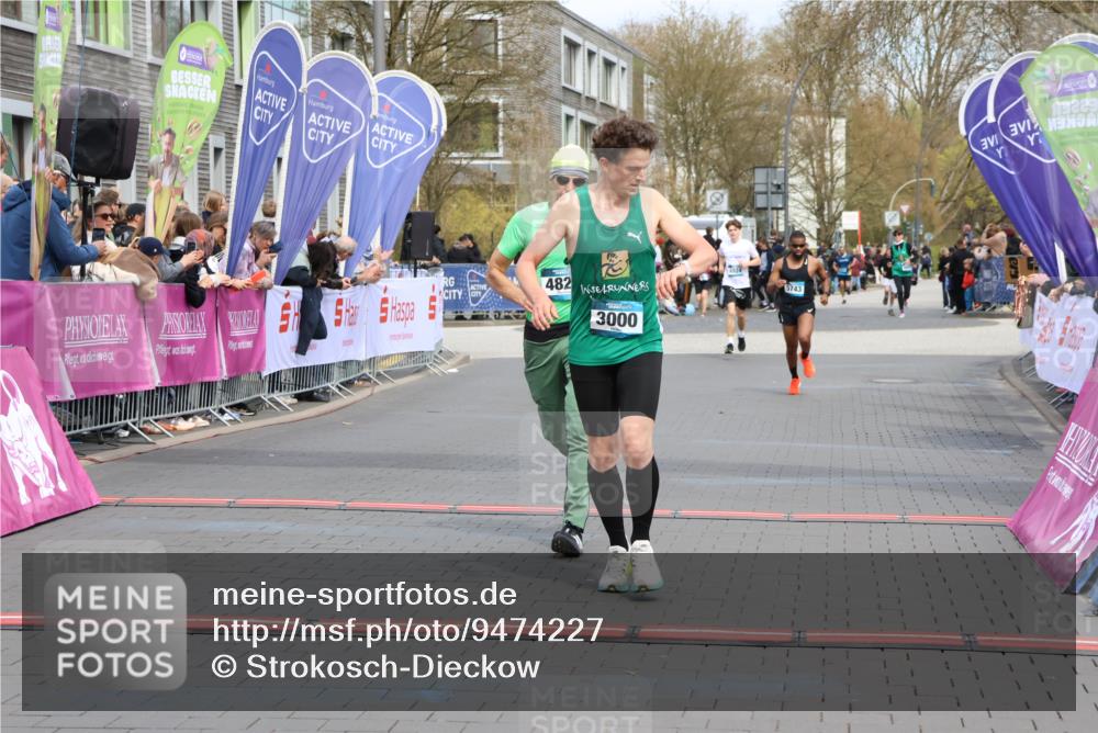 12.04.2026 - 45. Internationalen Wilhelmsburger Insellauf Strokosch-Dieckow http://msf.ph/oto/9474227 12.04.2026 12:54:37 Ziel 3000, 4823, 5743 meine-sportfotos.de