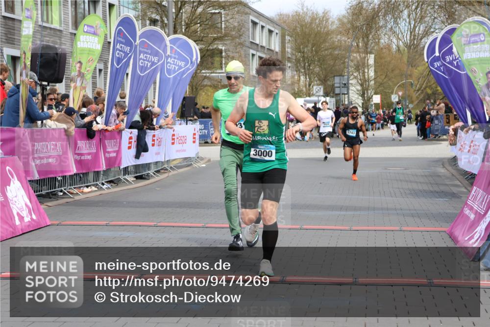 12.04.2026 - 45. Internationalen Wilhelmsburger Insellauf Strokosch-Dieckow http://msf.ph/oto/9474269 12.04.2026 12:54:38 Ziel 3000, 4823, 5743 meine-sportfotos.de