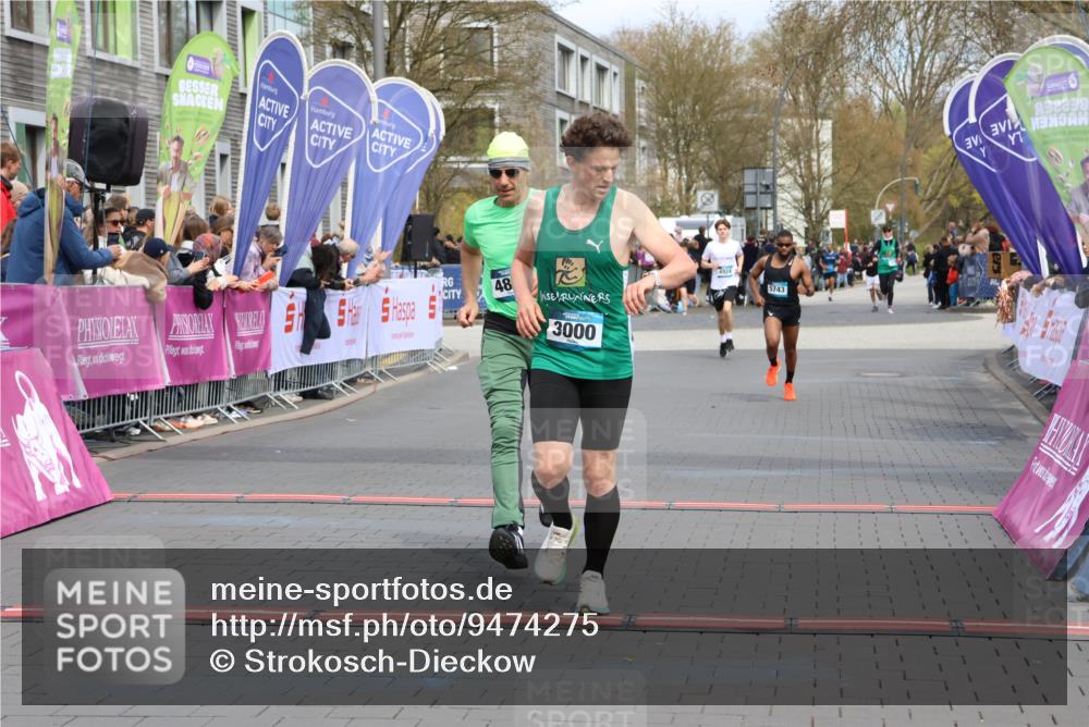 12.04.2026 - 45. Internationalen Wilhelmsburger Insellauf Strokosch-Dieckow http://msf.ph/oto/9474275 12.04.2026 12:54:38 Ziel 3000, 4823, 5743 meine-sportfotos.de