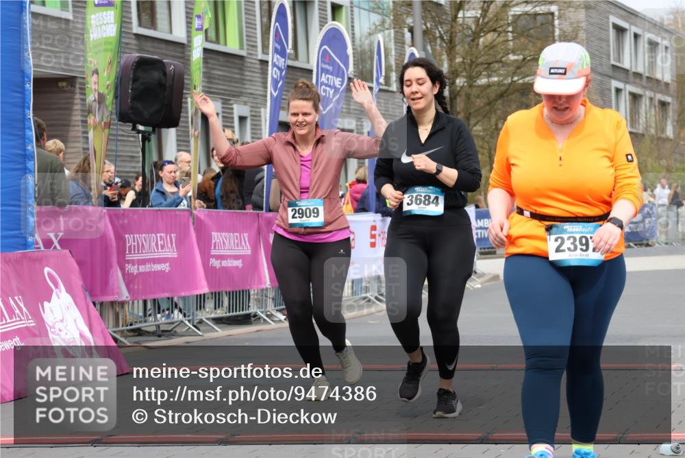 12.04.2026 - 45. Internationalen Wilhelmsburger Insellauf Strokosch-Dieckow http://msf.ph/oto/9474386 12.04.2026 13:32:59 Ziel 2397, 3684, 2909 meine-sportfotos.de