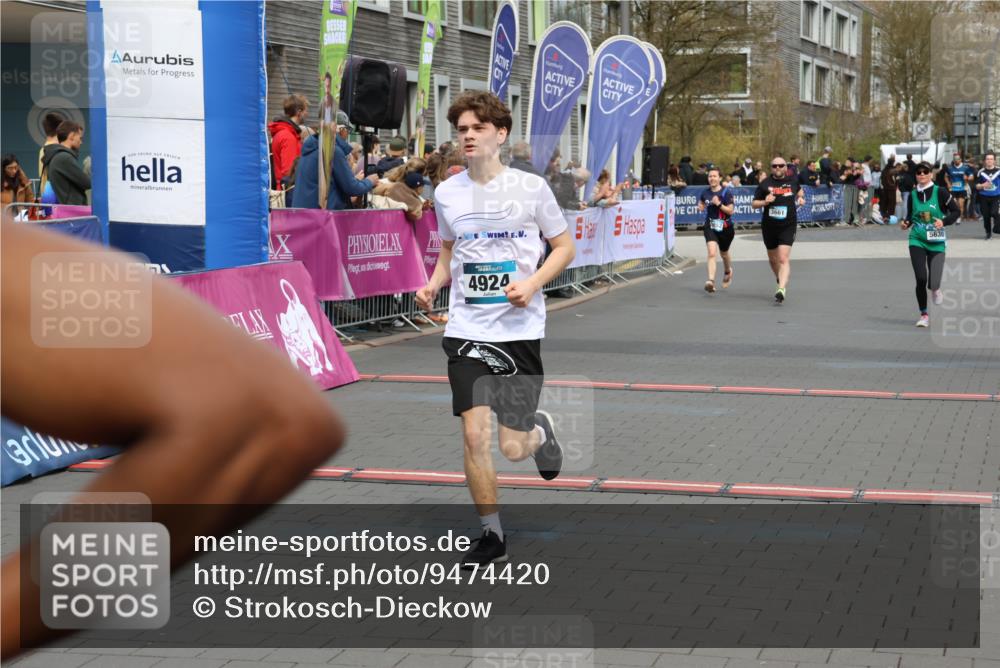 12.04.2026 - 45. Internationalen Wilhelmsburger Insellauf Strokosch-Dieckow http://msf.ph/oto/9474420 12.04.2026 12:54:46 Ziel 4924, 5630, 5858, 3661, 2852 meine-sportfotos.de