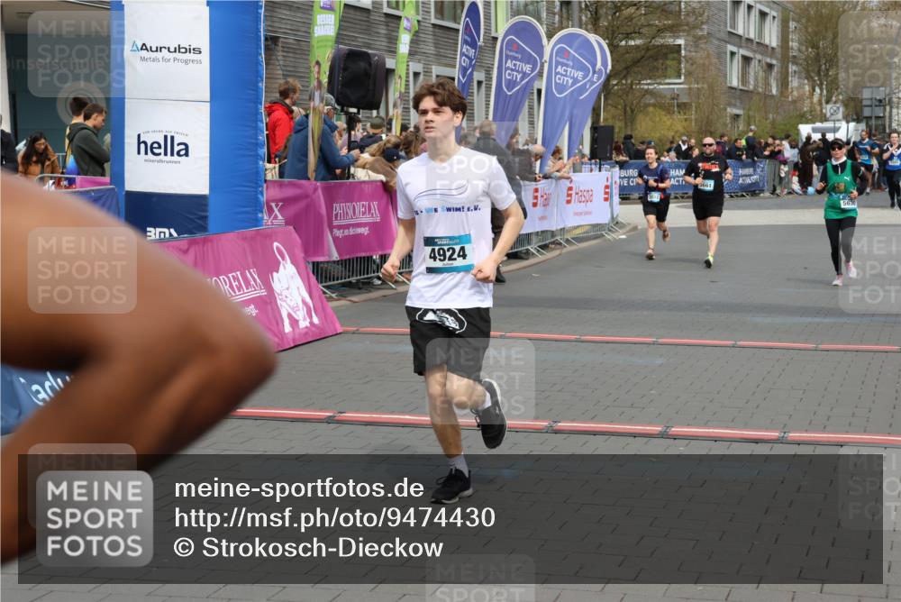 12.04.2026 - 45. Internationalen Wilhelmsburger Insellauf Strokosch-Dieckow http://msf.ph/oto/9474430 12.04.2026 12:54:46 Ziel 4924, 5630, 5858, 3661, 2852 meine-sportfotos.de