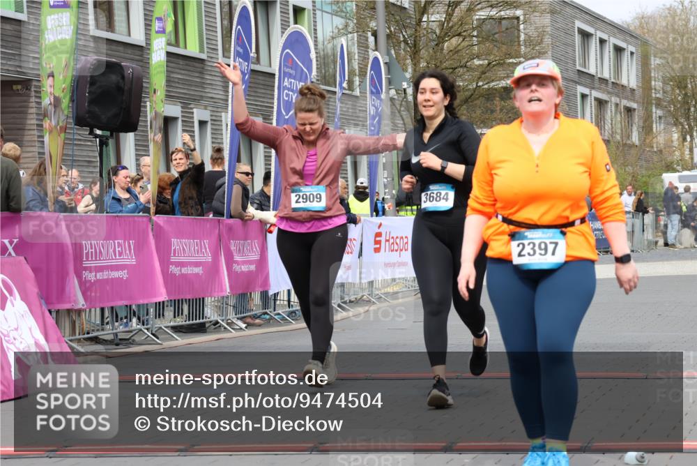 12.04.2026 - 45. Internationalen Wilhelmsburger Insellauf Strokosch-Dieckow http://msf.ph/oto/9474504 12.04.2026 13:32:58 Ziel 2397, 3684, 2909 meine-sportfotos.de
