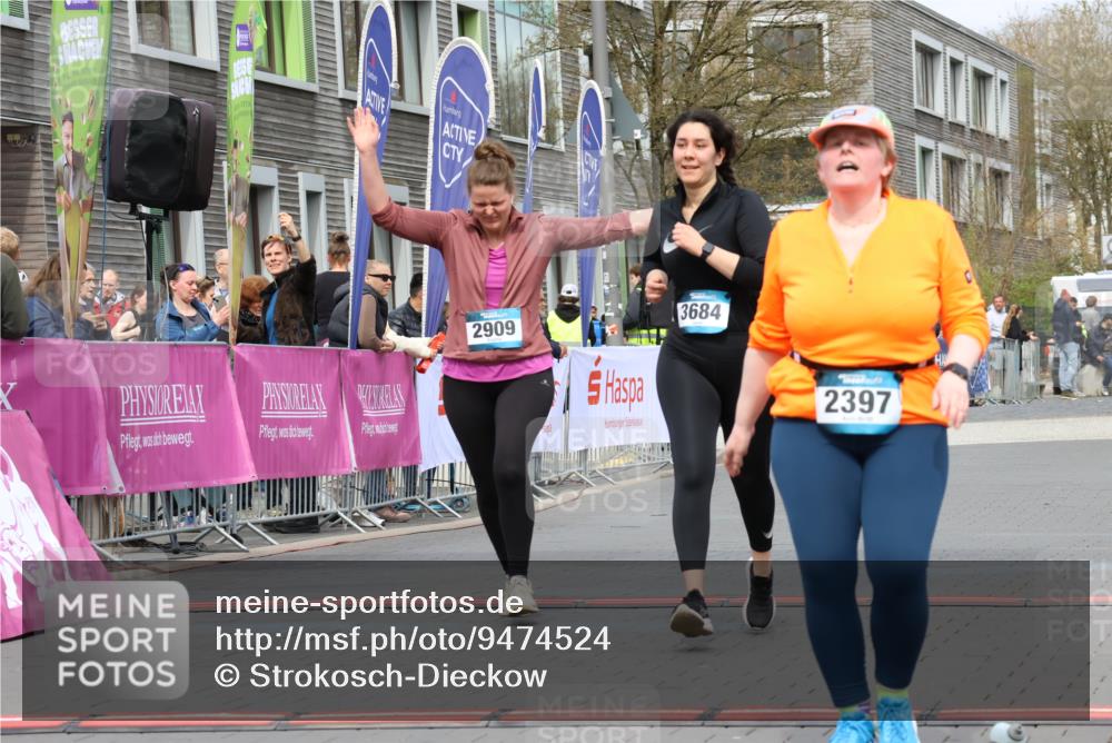 12.04.2026 - 45. Internationalen Wilhelmsburger Insellauf Strokosch-Dieckow http://msf.ph/oto/9474524 12.04.2026 13:32:58 Ziel 2397, 3684, 2909 meine-sportfotos.de